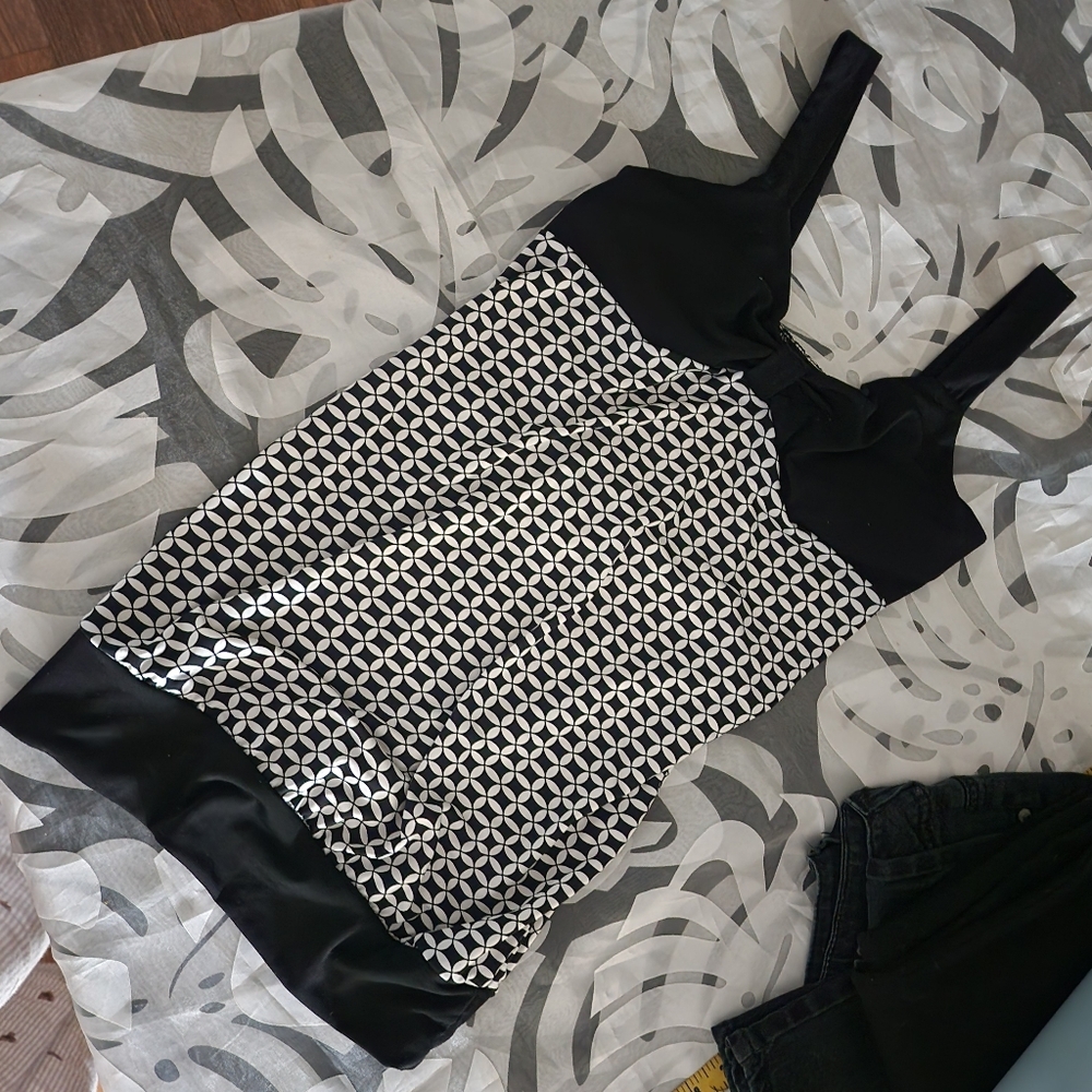 NEW! Black and White Geometric Tank Top Size M (FITS XS-M)
